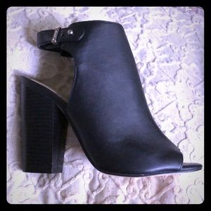 ✨Calvin Klein black booties